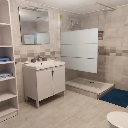 à Du Gard, à Deux Pas Du Pont-du-gard