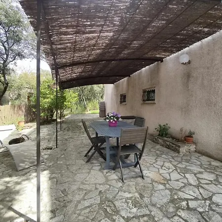 à Du Gard, à Deux Pas Du Pont-du-gard * Castillon-du-Gard