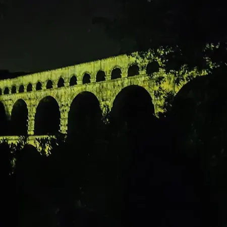 A Du Gard, A Deux Pas Du Pont-du-gard * كاستيون-دو-غارد